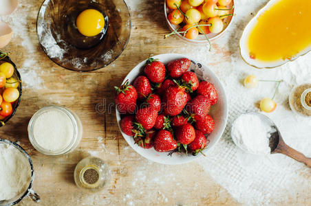用新鲜食材烹饪蛋糕,用于烹饪. 鲁照片
