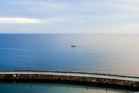 海景 油轮 场景 航行 航海 阴天 运输 地平线 夏天 天空