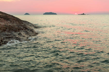 黎明 岩石 海岸线 场景 傍晚 巨石 地平线 黄昏 海景