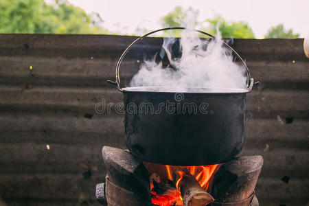 炉子溢价用炉子烧水照片