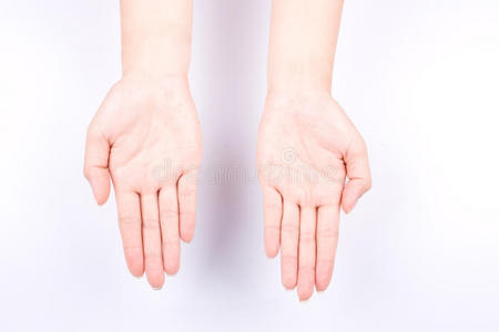 手指手符号概念，打开手掌，举起手，把你的手放在白色的背景上