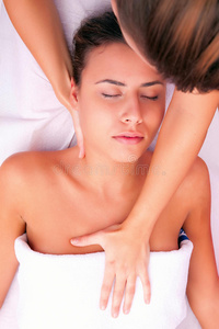 理疗颈部按摩照片