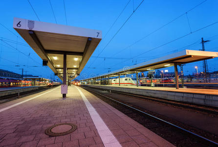 铁路站台照片