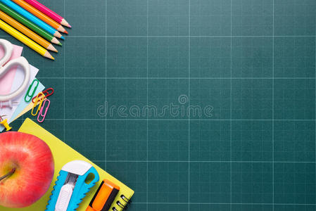 木材 学期 学校 苹果 书桌 时钟 黑板 作业 铅笔 笔记本