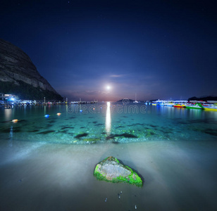 全景图 休息 自然 反射 美丽的 月光 月亮 黄昏 岩石