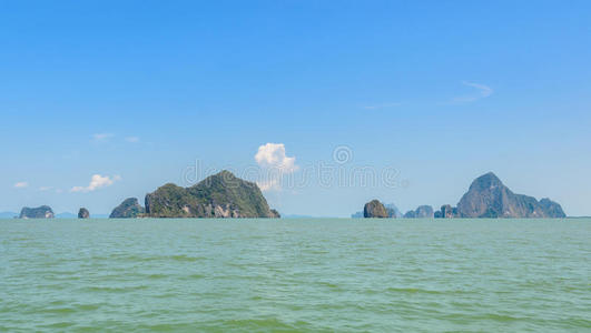 岩溶 风景 假期 美丽的 旅游业 岩石 石灰石 海景 旅行