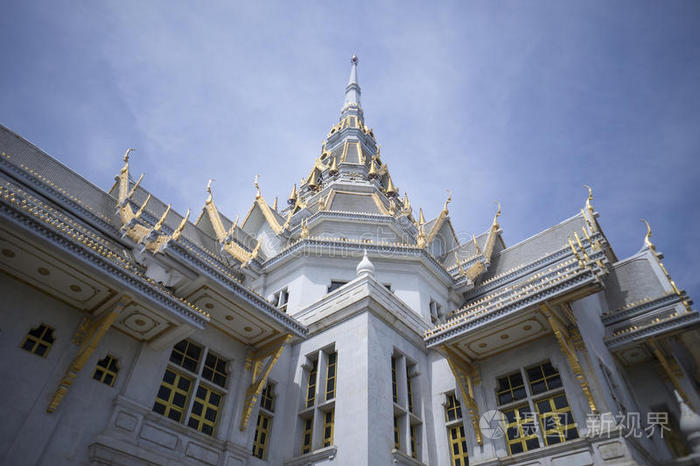一个伟大的大理石教堂，蓝天，瓦索顿，泰国沙川