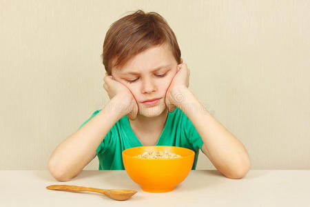 小孩 厌恶 白种人 健康 童年 早餐 喂养 男孩 清白 不喜欢