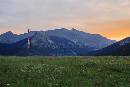 法国阿尔卑斯山，日出时的瓦诺瓦山