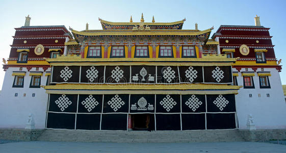 西藏风格寺庙的大门