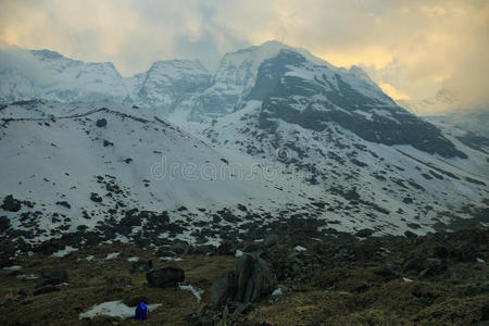 范围 自然 射线 冰川 旅行 公司 美丽的 喜马拉雅山 日落