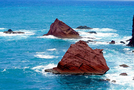 海洋中的岩石