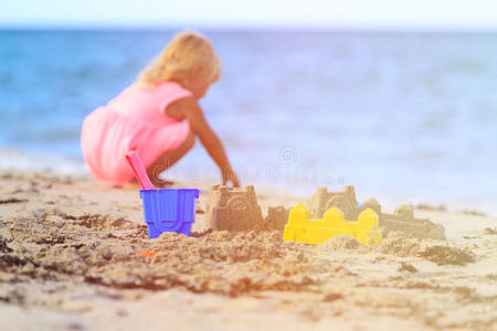 旅行 玩具 建设 童年 夏天 小孩 假期 太阳 创造力 铲子