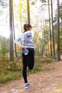 自然 适合 秋天 外部 马拉松赛跑 耐力 森林 跑步者 运行