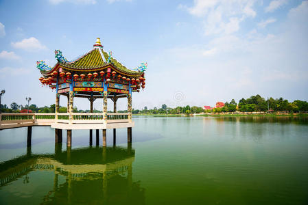 湖里的中国展馆