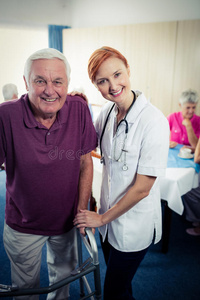 协助 托儿所 诊所 帮助 健康 老年人 临终关怀 护士 医疗保险