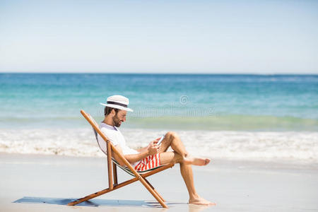 计算机 因特网 服装 白种人 通信 海滩 扶手椅 男人 海洋