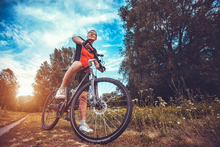 夏天 健康 闲暇 行动 男人 旅行 享受 快乐 自行车 乡村