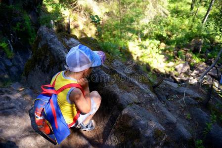 假日 徒步旅行 男孩 公园 森林 冒险 旅行 家庭 有趣的