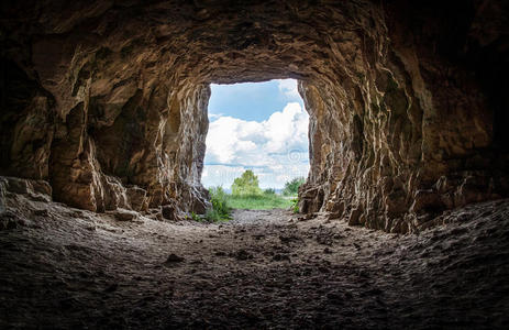 岩石洞口图片-岩石洞口素材-岩石洞口插画-摄图新视界