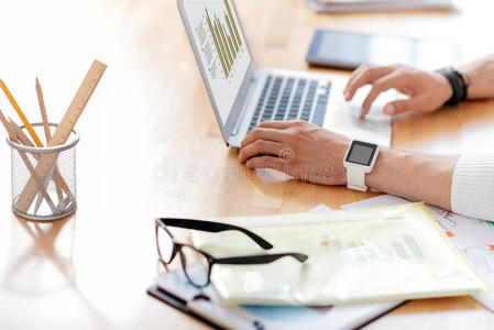 桌子 总是 笔记本电脑 办公室 装置 生活 技术 颜色 可穿戴