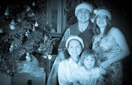 肖像 家庭 宝贝 老年人 圣诞节 起源 男人 复古的 房子