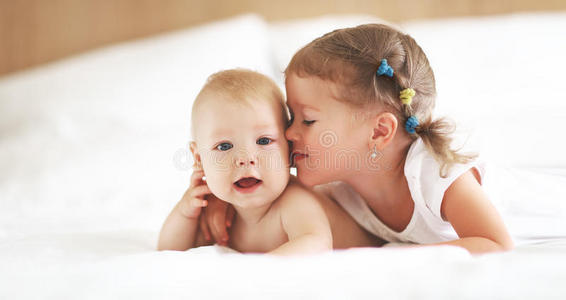 新生儿 童年 婴儿室 婴儿 床上用品 白种人 朋友 照顾