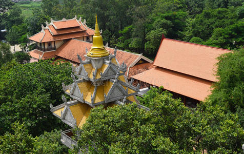 胡志明市屋顶上的布龙寺鸟瞰图，