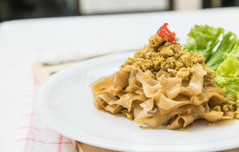 烹饪 面条 羽衣甘蓝 盘子 美食家 猪肉 泰语 午餐 食物