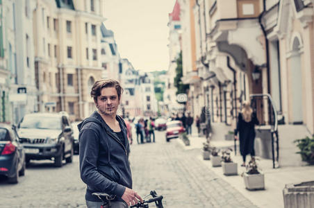 闲暇 健康 自行车 赶时髦的人 市中心 活动 肖像 自由