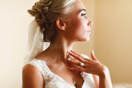 梦想 眼睛 成人 头发 时尚 订婚 美女 美丽的 新娘 花束