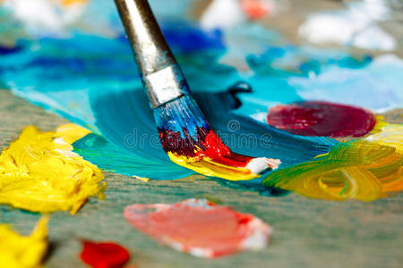 油画颜料调色板图片