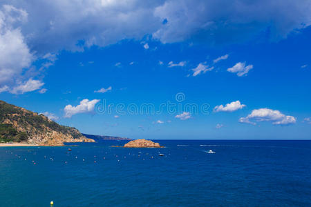 海景 岩石 美丽的 海滩 旅游业 风景 自然 假日 地中海