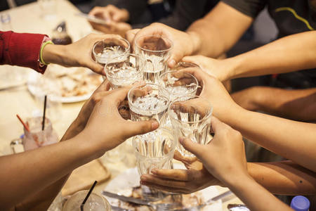 搞基侠干杯照片