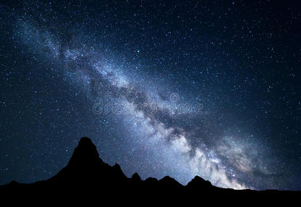 美女 高的 小山 自然 攀登 深的 探索 银河系 风景 夜间活动