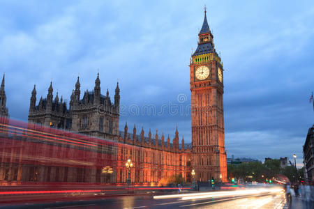 大本和议会大厦在黄昏，伦敦