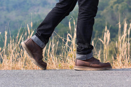 走运动鞋图片-走运动鞋素材-走运动鞋插画-摄图新视界