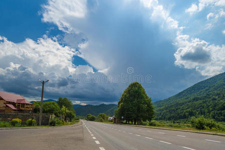 干草 堆叠 国家 天空 喀尔巴阡山 干草堆 森林 土地 房子