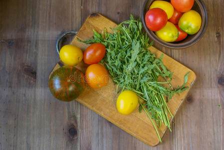 新鲜西红柿和蔬菜