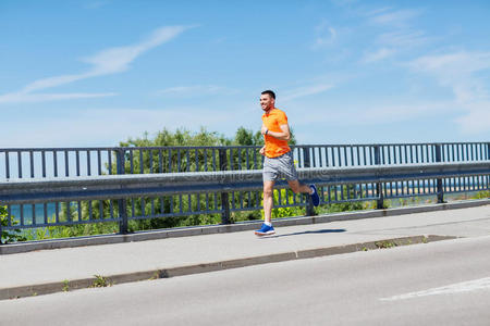 减肥 活动 跑步者 跑步 男人 西班牙裔 微笑 慢跑 手镯