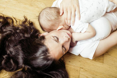 母乳喂养 童年 美丽的 照顾 小孩 乐趣 母亲 白种人 新生儿