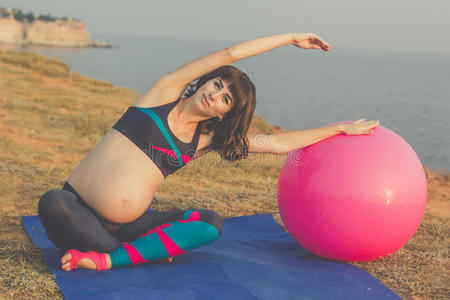 美女 出生 分娩 身体 腹部 生活 适合 宝贝 健身 期望