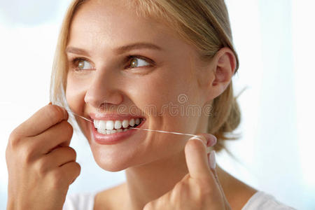 牙线 女孩 健康 肖像 照顾 牙科 很完美 打扫 在室内