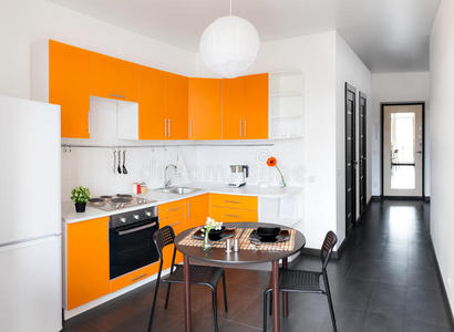 现代橙色厨房