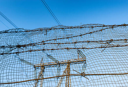 铁丝网和格子.照片