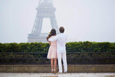 夫妇 薄雾 花束 异性恋 巴黎 约会 女朋友 粉红色 巴黎人