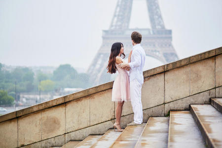男人 浪漫的 法国人 巴黎 情人 巴黎人 男朋友 约会 女孩