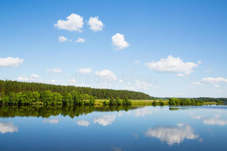 浮动 通航 银行 美丽的 俄罗斯 风景 河边 伏尔加 夏天