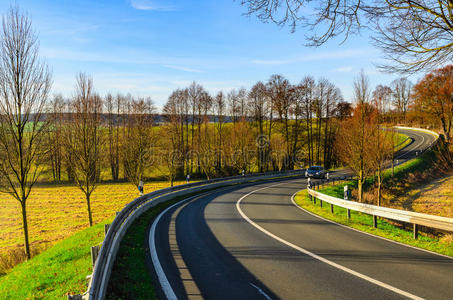 秋天的道路场景照片