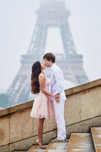 时尚 埃菲尔铁塔 城市 拥抱 法国人 女孩 家庭 粉红色